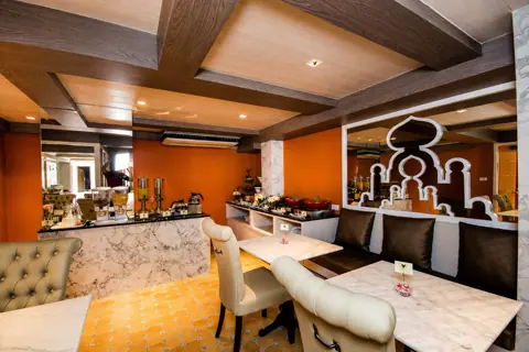 Kappu Kappu Cafe and restaurant at Khaosan Palace Hotel