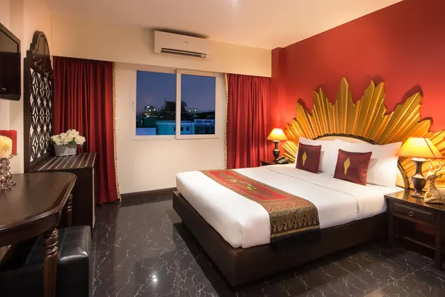 Scarlet Double Room at Khaosan Palace Hotel