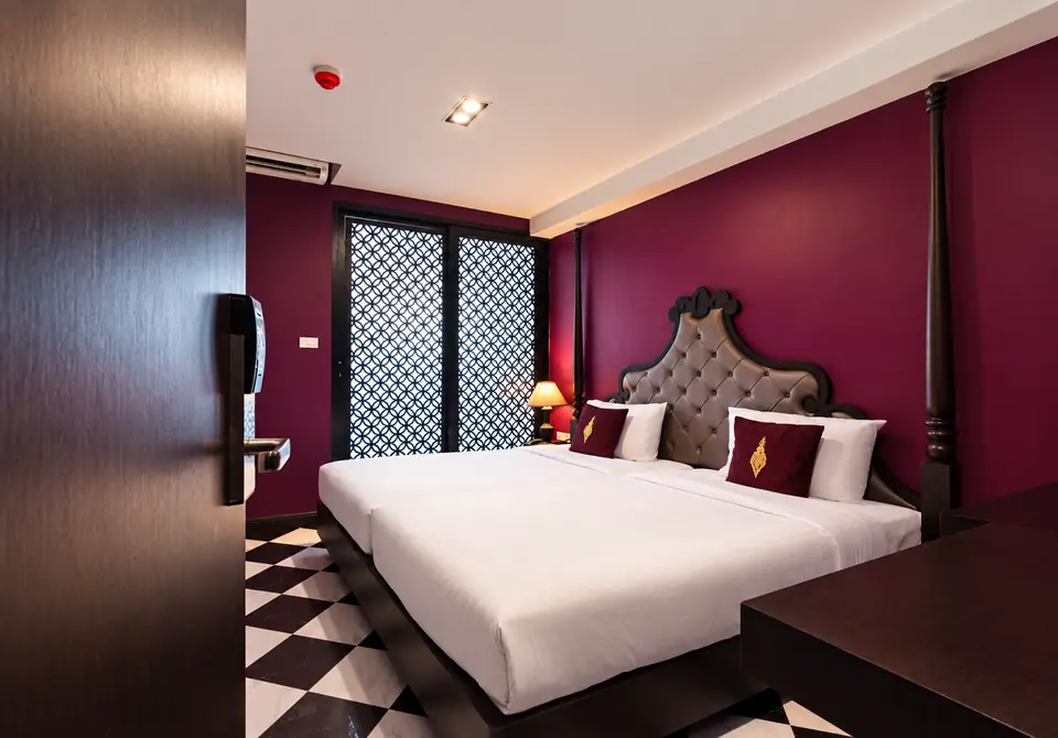 Violet Double Room at Khaosan Palace Hotel